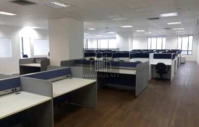 Imagem: O depósito possui 5 Vagas na garagem e 285m² de Área e está