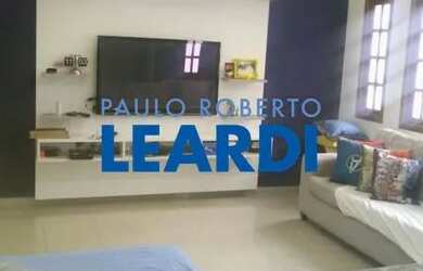 Imagem: A casa possui 2 Dormitórios, 4 Banheiros, 2 Vagas na garagem