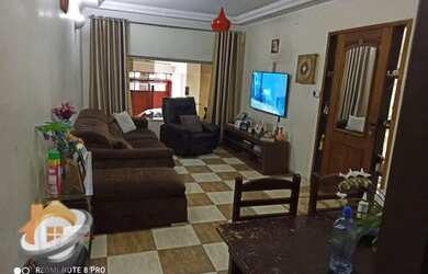 Imagem: A casa possui 3 Dormitórios, 3 Banheiros, 4 Vagas na garagem