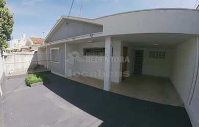 Imagem: A casa possui 2 Dormitórios, 1 Banheiro, 1 Vaga na garagem