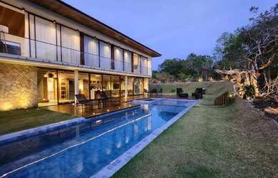 Imagem: A casa em condomínio possui 5 Dormitórios, 5 Banheiros, 5