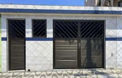 Imagem: A casa possui 2 Dormitórios, 1 Banheiro, 2 Vagas na garagem