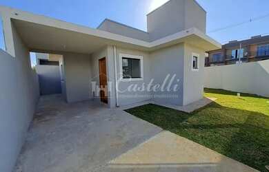 Imagem: A casa possui 3 Dormitórios, 1 Banheiro, 2 Vagas na garagem