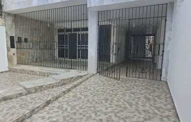 Imagem: A casa possui 4 Dormitórios, 4 Banheiros, 3 Vagas na garagem