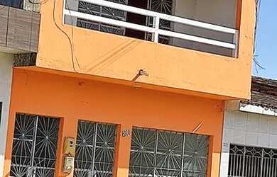 Imagem: A casa possui 2 Dormitórios, 1 Banheiro, 1 Vaga na garagem