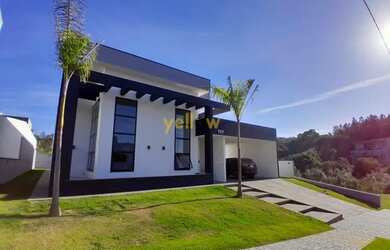 Imagem: A casa em condomínio possui 5 Dormitórios, 5 Banheiros, 4