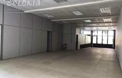 Imagem: O depósito possui 5 Vagas na garagem, 832m² de Área e está