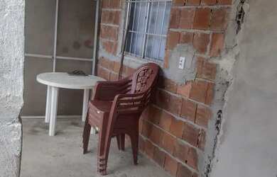 Imagem: A casa possui 3 Dormitórios, 1 Banheiro e está localizado