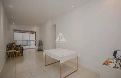 Imagem: O depósito possui 2 Vagas na garagem, 100m² de Área e está