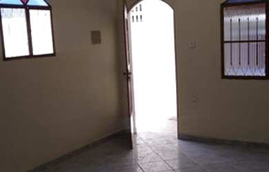 Imagem: A casa possui 2 Dormitórios, 2 Banheiros, 1 Vaga na garagem