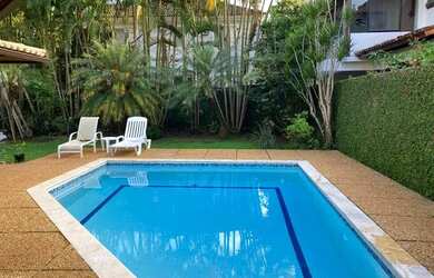 Imagem: A casa em condomínio possui 4 Dormitórios, 5 Banheiros, 2