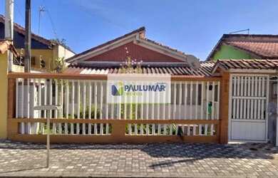 Imagem: A casa possui 2 Dormitórios, 1 Banheiro, 2 Vagas na garagem