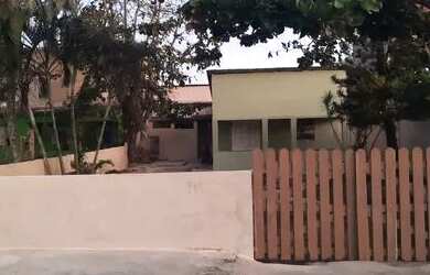 Imagem: A casa possui 2 Dormitórios, 1 Banheiro e 5 Vagas na garagem