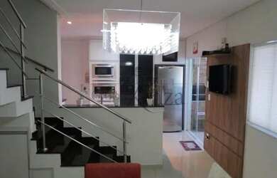 Imagem: A casa possui 3 Dormitórios, 3 Banheiros, 2 Vagas na garagem