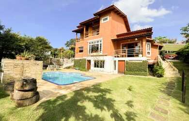 Imagem: A casa em condomínio possui 4 Dormitórios, 4 Banheiros, 3