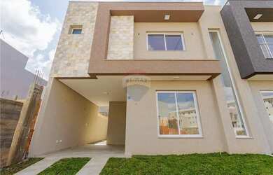 Imagem: A casa possui 3 Dormitórios, 2 Banheiros, 2 Vagas na garagem