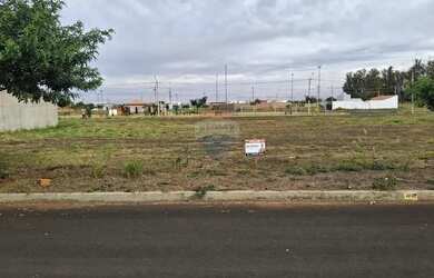 Imagem: O terreno possui 240m² de Área, Imóvel novo e está localizado