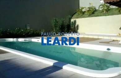 Imagem: A casa em condomínio possui 4 Dormitórios, 5 Banheiros, 5