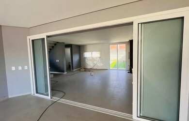 Imagem 7: Casa tipo sobrado 03 dormitórios com suite, closet e sacada no Bairro São José em Santa Ma