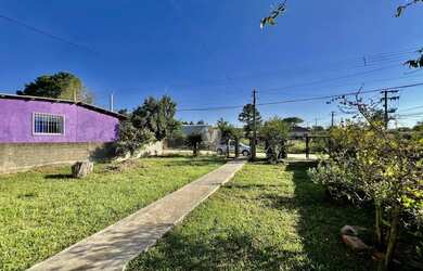 Imagem 2: Casa com 3 dormitórios e amplo terreno no bairro Tomazetti