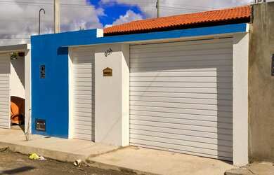 Imagem: A casa possui 2 Dormitórios, 1 Banheiro, 2 Vagas na garagem