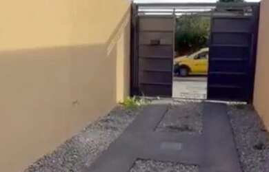 Imagem: A casa possui 2 Dormitórios, 1 Banheiro e está localizado