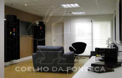 Imagem: O depósito possui 5 Vagas na garagem, 211m² de Área, Imóvel