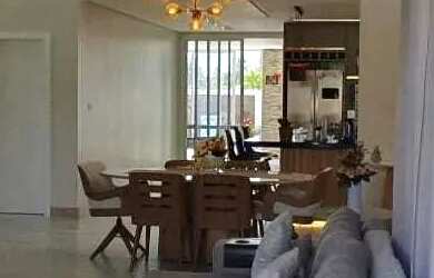 Imagem: A casa em condomínio possui 4 Dormitórios, 4 Banheiros, 4