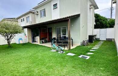 Imagem: A casa em condomínio possui 4 Dormitórios, 3 Banheiros, 2