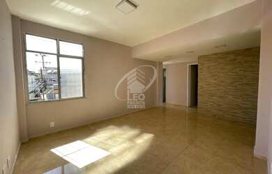 Imagem: O apartamento possui 3 Dormitórios, 1 Banheiro, 1 Vaga na garagem