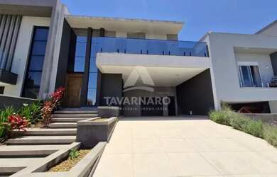 Imagem: A casa em condomínio possui 3 Dormitórios, 1 Banheiro, 2 Vagas