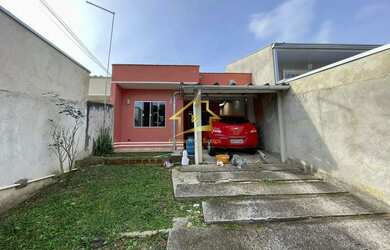 Imagem: A casa possui 3 Dormitórios, 1 Banheiro, 1 Vaga na garagem