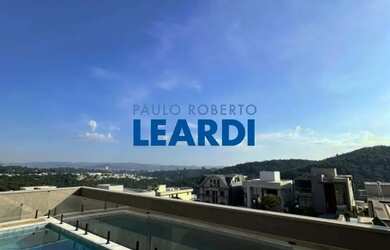 Imagem: A casa em condomínio possui 4 Dormitórios, 4 Banheiros, 4