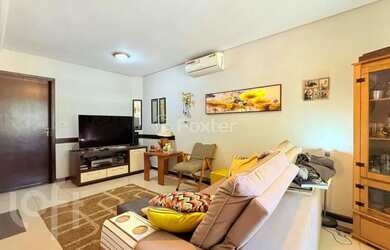 Imagem: A casa possui 3 Dormitórios, 4 Banheiros, 2 Vagas na garagem