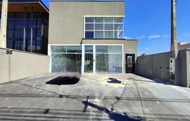 Imagem: O depósito possui 3 Vagas na garagem, 300m² de Área e está