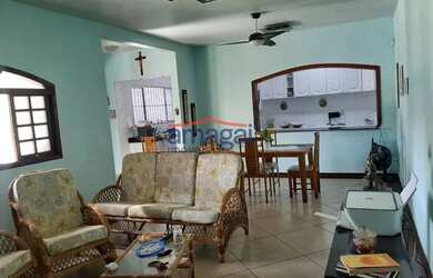 Imagem: A casa possui 3 Dormitórios, 2 Banheiros, 3 Vagas na garagem