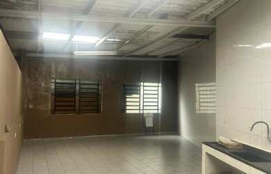 Imagem: O depósito possui 4 Vagas na garagem e 600m² de Área e está