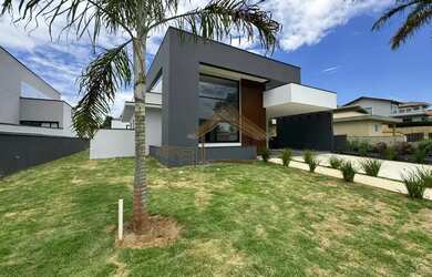 Imagem: A casa em condomínio possui 3 Dormitórios, 5 Banheiros, 5