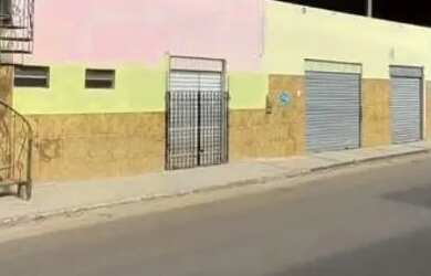 Imagem: A casa possui 3 Dormitórios, 2 Banheiros e está localizado