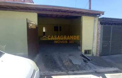 Imagem: A casa possui 2 Dormitórios, 2 Banheiros, 3 Vagas na garagem