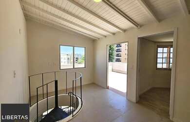 Imagem: O apartamento na cobertura possui 2 Dormitórios, 3 Banheiros