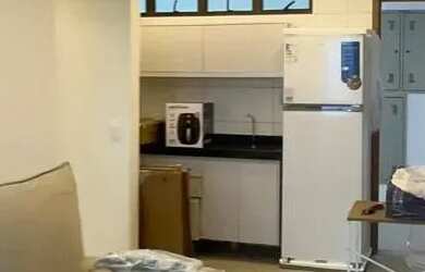 Imagem: O apartamento possui 1 Dormitório, 1 Banheiro, 1 Vaga na garagem