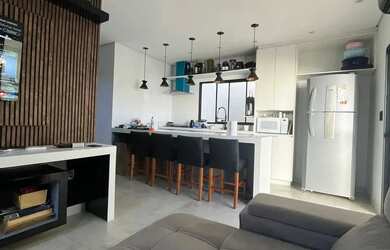 Imagem: A casa possui 3 Dormitórios, 3 Banheiros, 4 Vagas na garagem