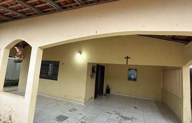 Imagem: A casa para alugar possui 3 Dormitórios, 2 Banheiros, 3 Vagas