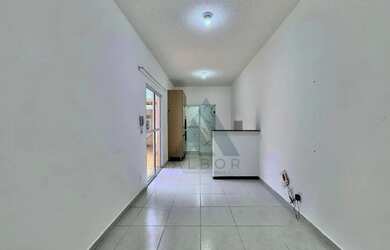 Imagem: A casa em condomínio possui 2 Dormitórios, 1 Banheiro, 2 Vagas