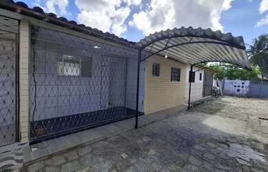 Imagem: A casa em condomínio possui 2 Dormitórios, 1 Banheiro, 2 Vagas