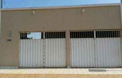 Imagem: A casa possui 2 Dormitórios, 1 Banheiro, 1 Vaga na garagem