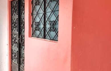 Imagem: A casa possui 2 Dormitórios e 1 Banheiro e está localizado