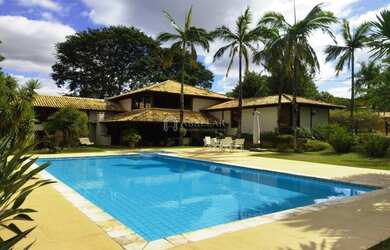 Imagem: A casa em condomínio possui 5 Dormitórios, 5 Banheiros, 5