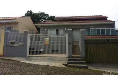 Imagem: A casa possui 3 Dormitórios, 3 Banheiros, 2 Vagas na garagem